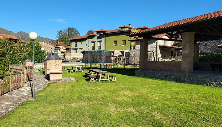  Ambasaguas*** Varias casas rurales en  Mestas de Con, Cangas de Onís.