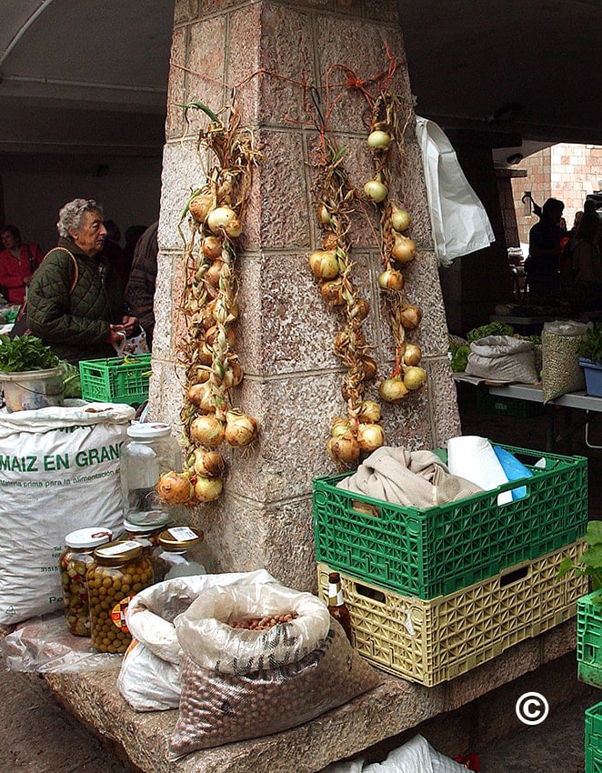 Mercado de Cangas de Onís. Productos de la tierra