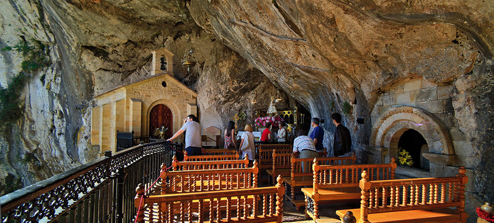 Covadonga, cueva de La Santina