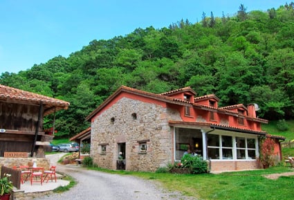   El Molín de Mingo Peruyes, Cangas de Onís. Restaurante en la localidad canguesa de Peruyes. Platos y menú.