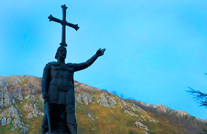 Estatua del Rey Pelayo