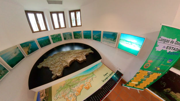 Exposición oficina de turismo de Cangas de Onís. Maqueta interactiva