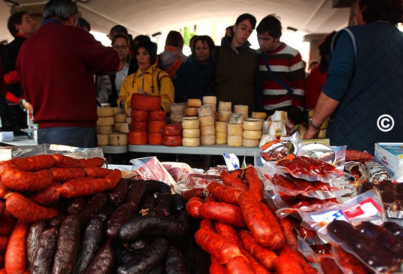 Embutidos en el mercado de Cangas de Onís