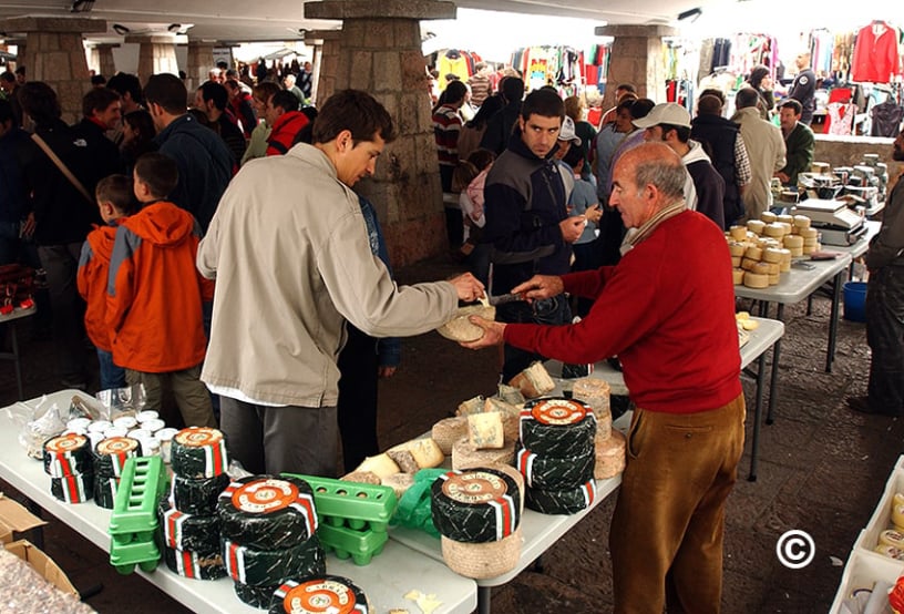 Mercado de Cangas de Onís. Productos de la tierra.