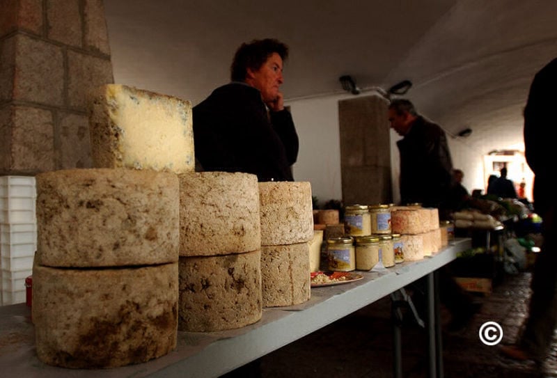 Mercado de Cangas de Onís. Productos de la tierra